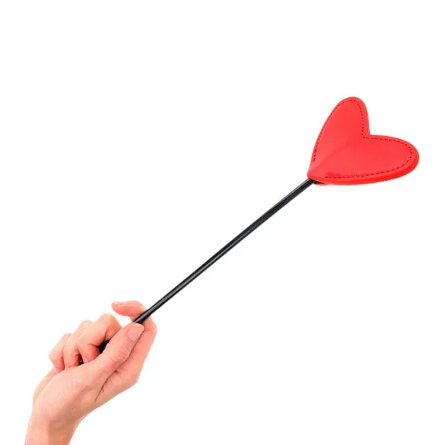 Paleta KINK - RED HEART. pentru jocuri erotice BDSM. din piele. cu inima. rosu /negru 10 cm