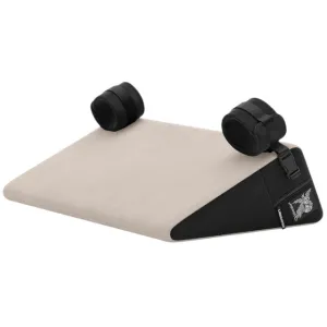 Pernă de sex LIBERATOR Bondage Wedge. mobilier pentru jocuri erotice BDSM. design ergonomic cu cătușe detașabile. culoare crem